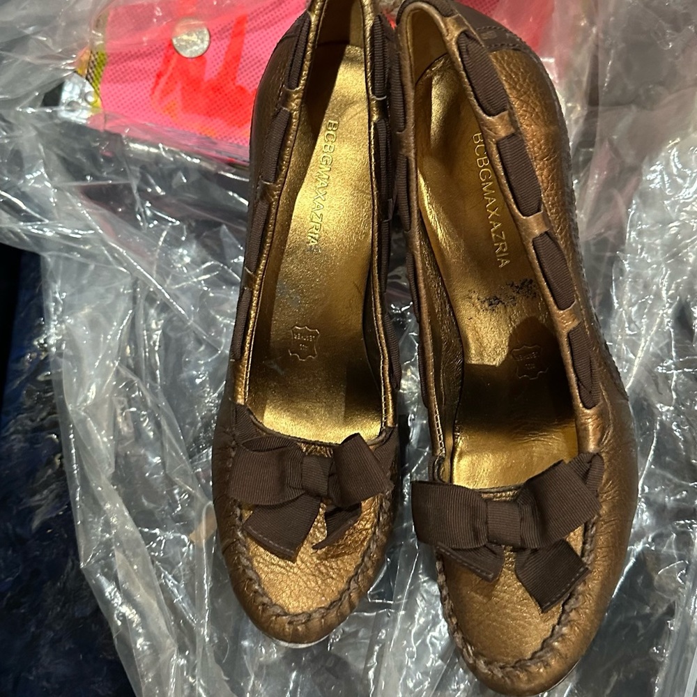 BCBG MAX AZRIA NEW NEVER WORN 7.5 women’s heels
